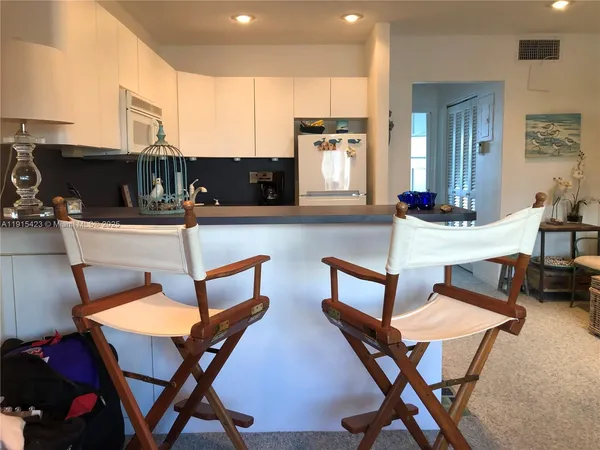 $3,000 | 1801 South Surf Road, Unit 4, Hollywood, FL 33019