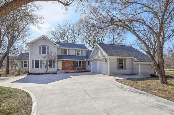 $775,000 | 24908 Timberlake Drive, Greenwood, MO 64034