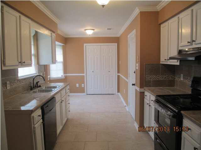 4133 Rainey Road Jackson, MS 39212 - Photo 4 of 14 Kitchen w/ nook