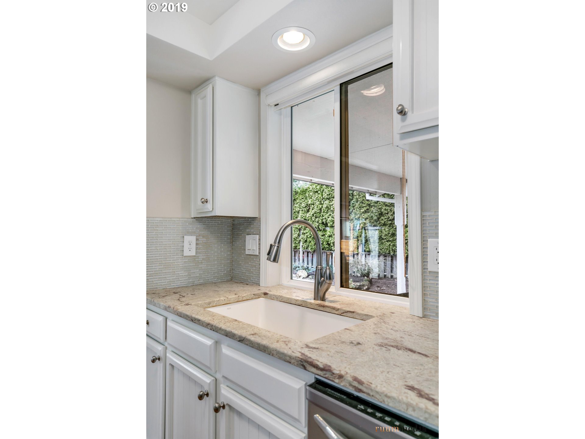 6018 Southwest Jan Tree Court Portland, OR 97219 - Photo 13 of 27 Gallery Image 13