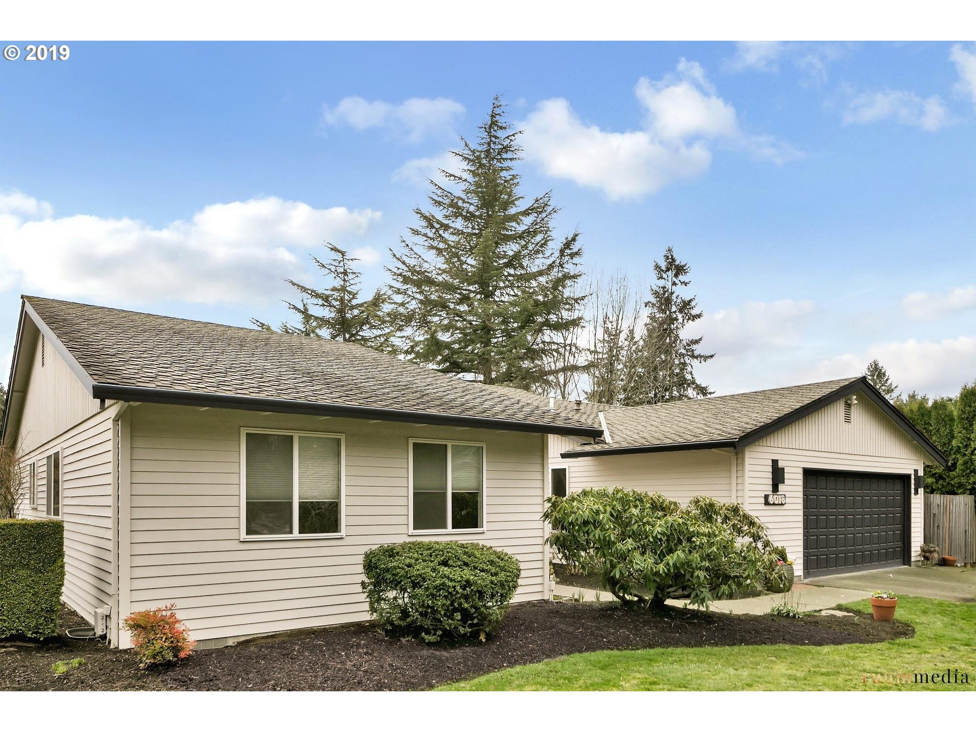 6018 Southwest Jan Tree Court Portland, OR 97219 - Photo 2 of 27 Gallery Image 2