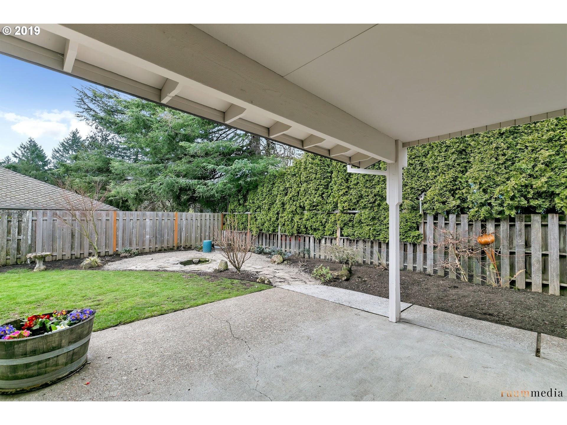 6018 Southwest Jan Tree Court Portland, OR 97219 - Photo 23 of 27 Covered Patio