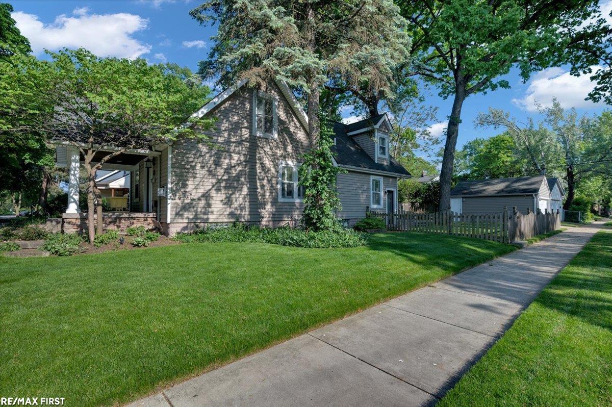 52 Sylvan Avenue Pleasant Ridge, MI 48069 - Photo 7 of 32 50142216-0e20caf2-690b-4116-95d1-9bc7501f14b1.JPG
