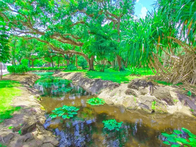 a green field with lots of flowers in it