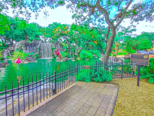 $94,900 | 4174 Inverrary Drive, Unit 706, Lauderhill, FL 33319