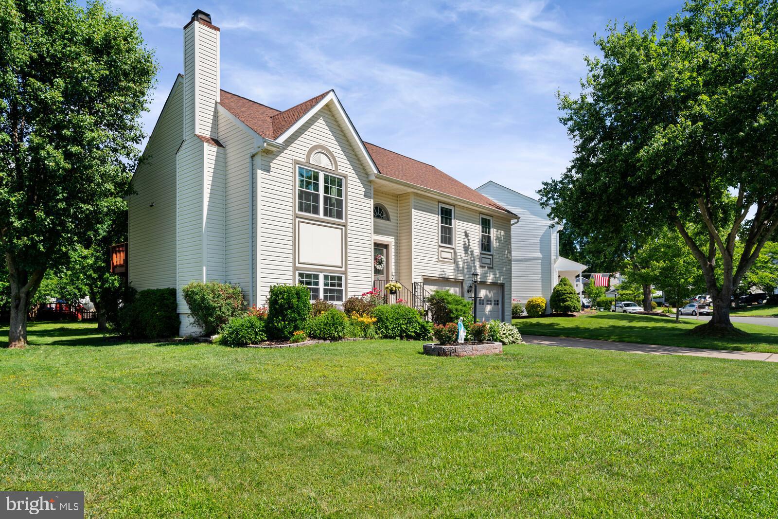 10448 Labrador Loop Manassas, VA 20112 - Photo 2 of 33 Exterior Front