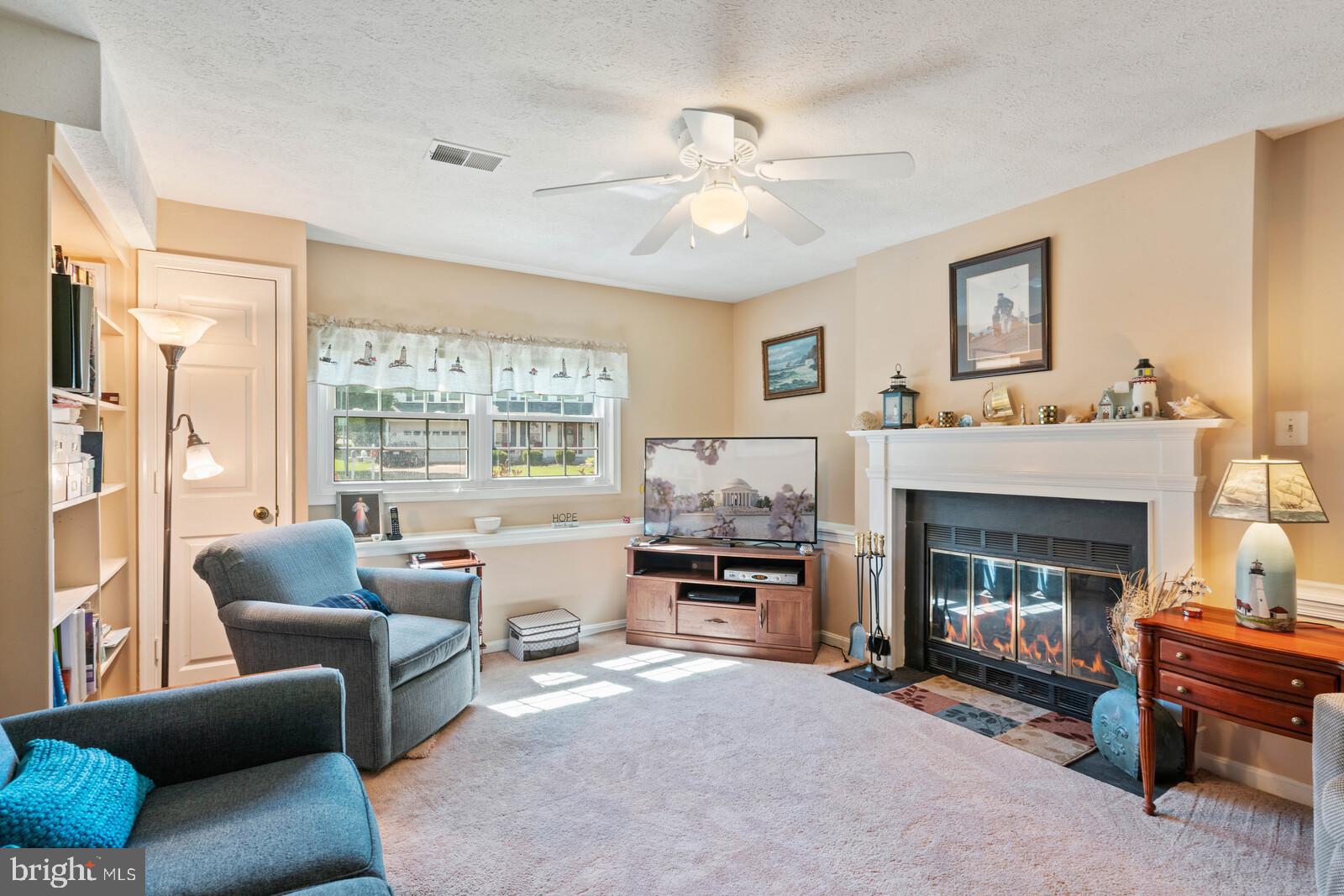 10448 Labrador Loop Manassas, VA 20112 - Photo 25 of 33 Family Room