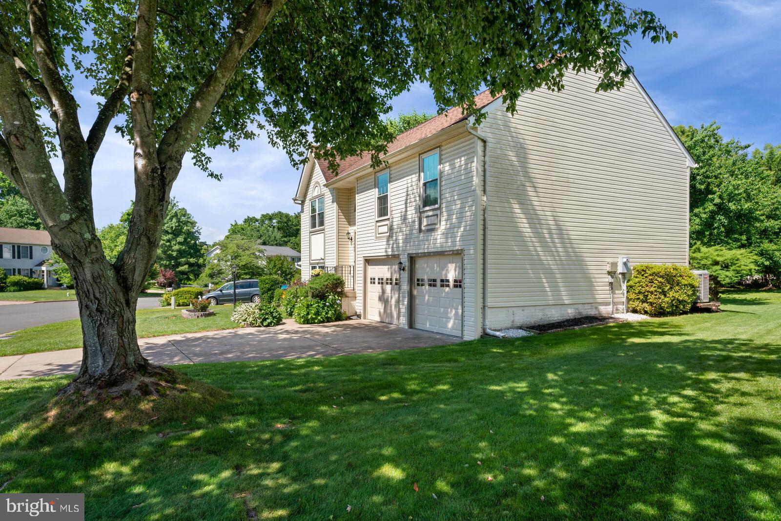10448 Labrador Loop Manassas, VA 20112 - Photo 4 of 33 Exterior Side