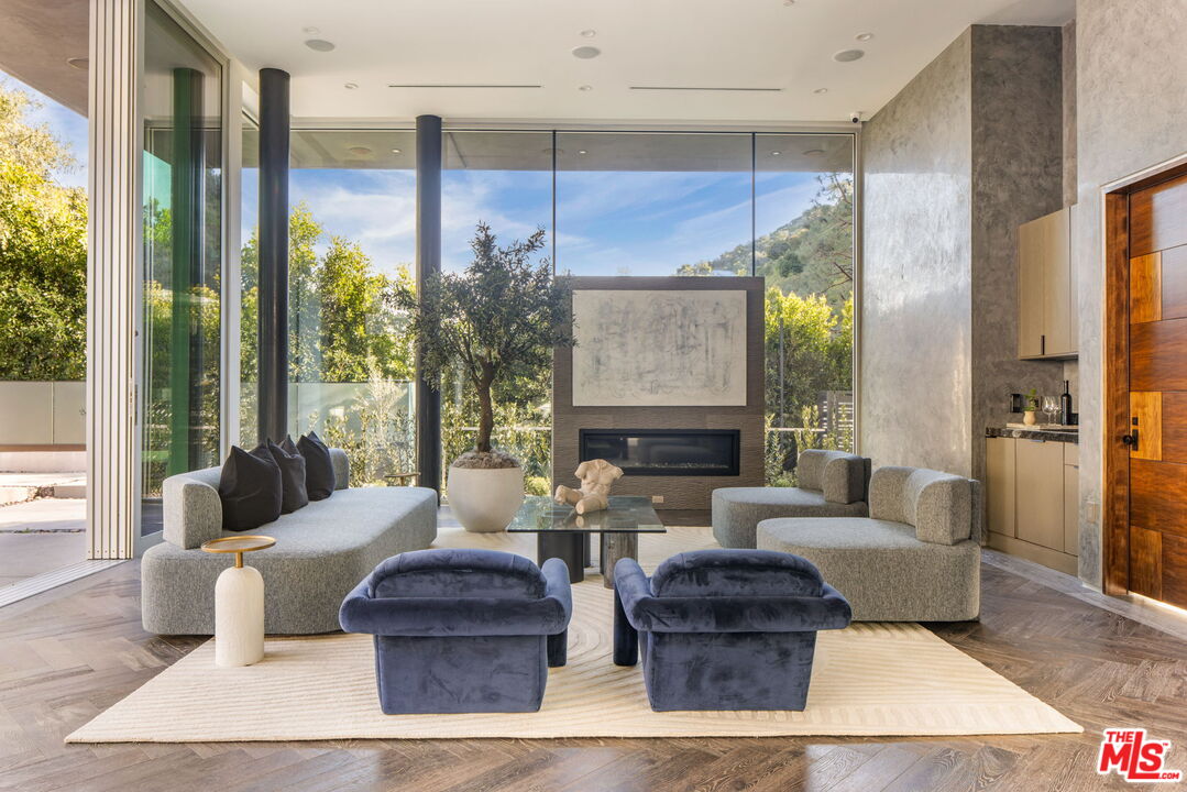 1116 Chantilly Road Los Angeles, CA 90077 - Photo 5 of 46 Gallery Image 5