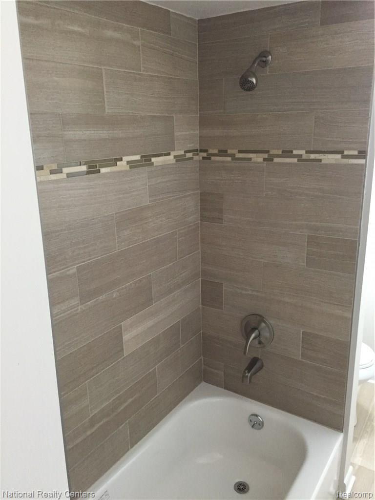 28337 New Castle Road Farmington, MI 48331 - Photo 6 of 10 IMG_1041.JPG