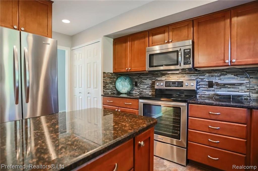 36133 Johnstown Road Farmington Hills, MI 48335 - Photo 21 of 49