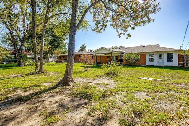 a view of a house with a big yard