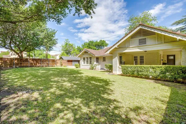 $3,800 | 2718 Cockrell Avenue, Fort Worth, TX 76109