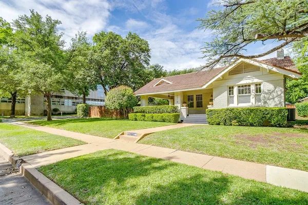 $3,800 | 2718 Cockrell Avenue, Fort Worth, TX 76109