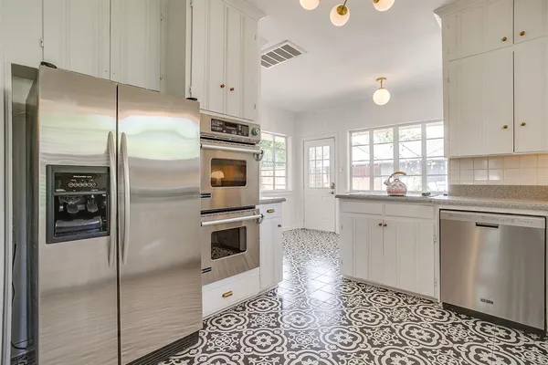 $3,800 | 2718 Cockrell Avenue, Fort Worth, TX 76109