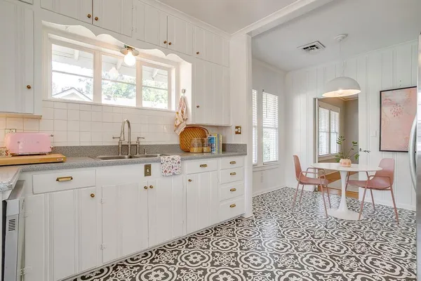 $3,800 | 2718 Cockrell Avenue, Fort Worth, TX 76109