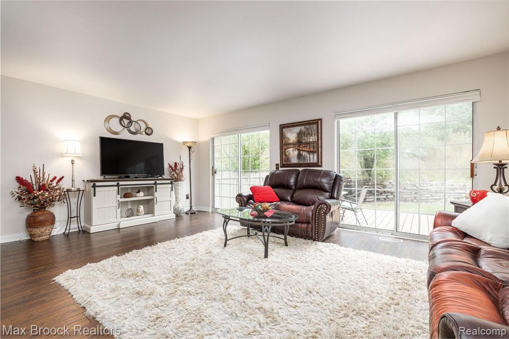 1390 Crescent Lane Rochester Hills, MI 48306 - Photo 7 of 27