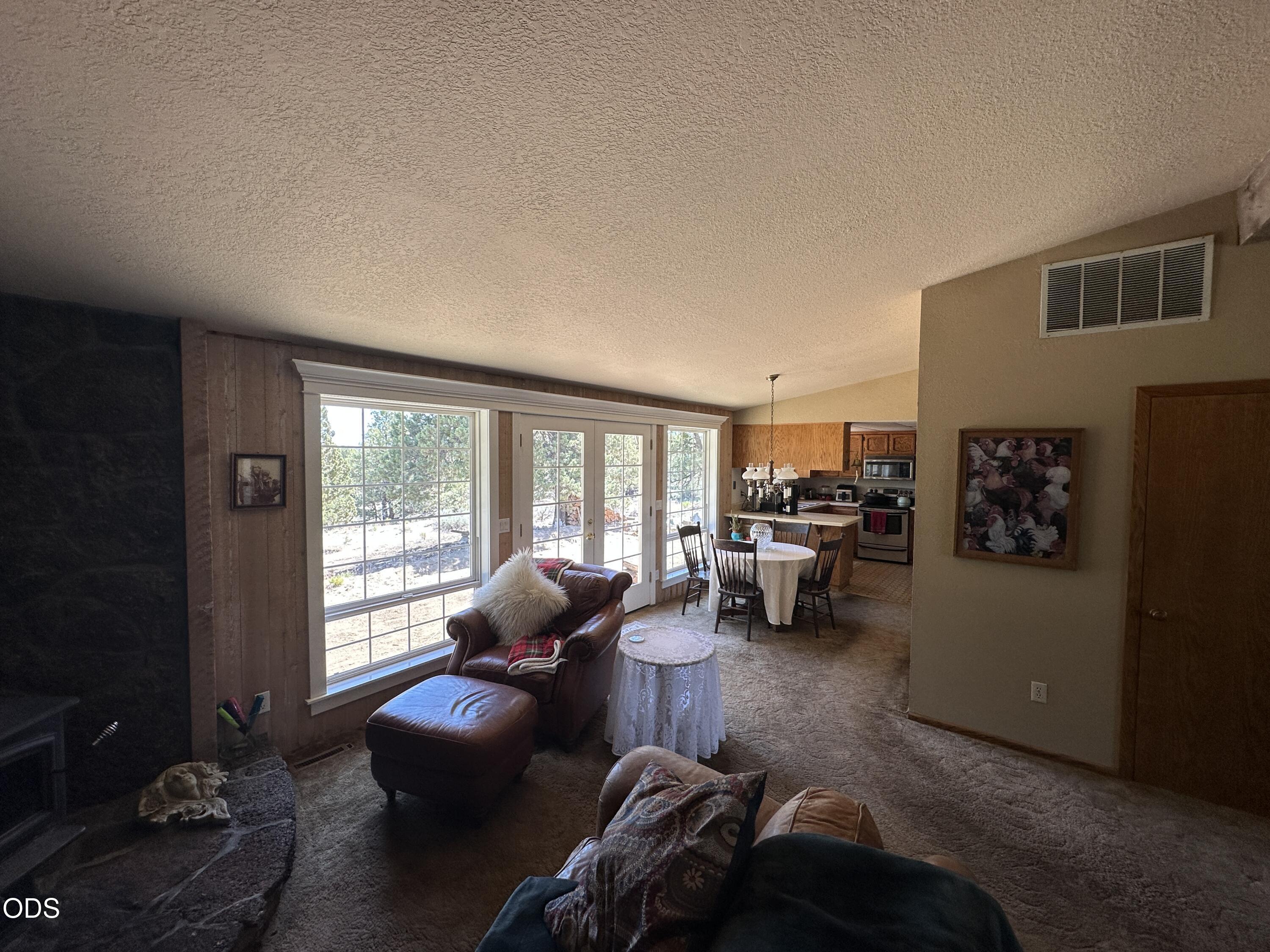 23348 Chisholm Trail Bend, OR 97702 - Photo 9 of 21