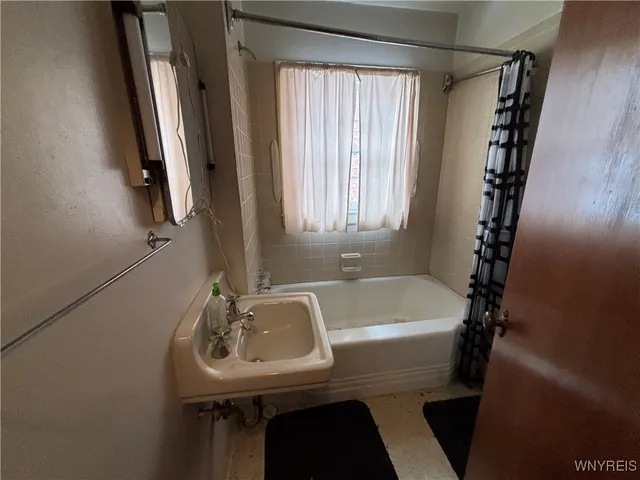 $259,900 | 5755 Beattie Avenue, Lockport Town, NY 14094