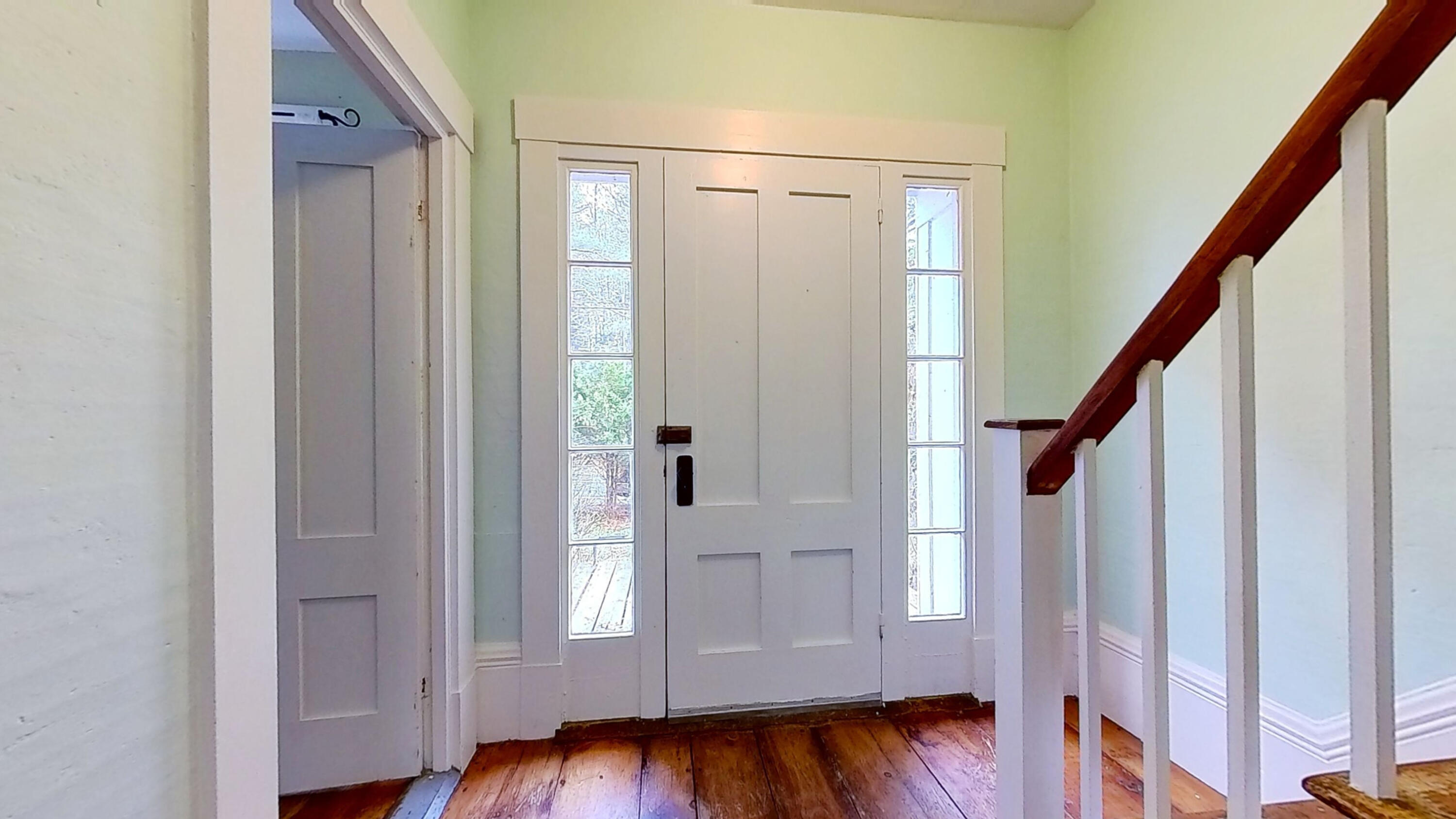 180 Ridge Road Newcastle, ME 04553 - Photo 23 of 51 Front entry