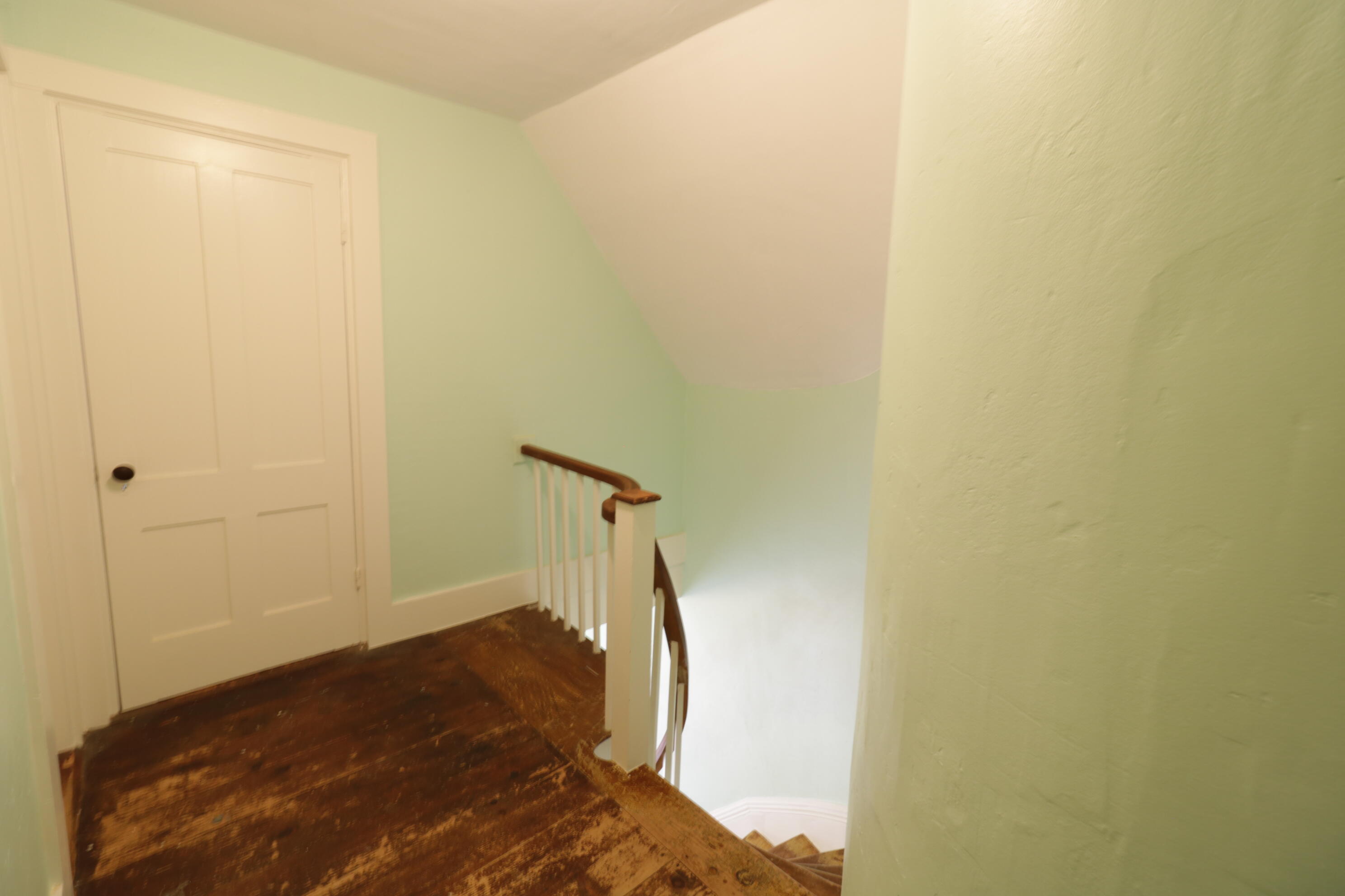 180 Ridge Road Newcastle, ME 04553 - Photo 25 of 51 Upstairs hallway
