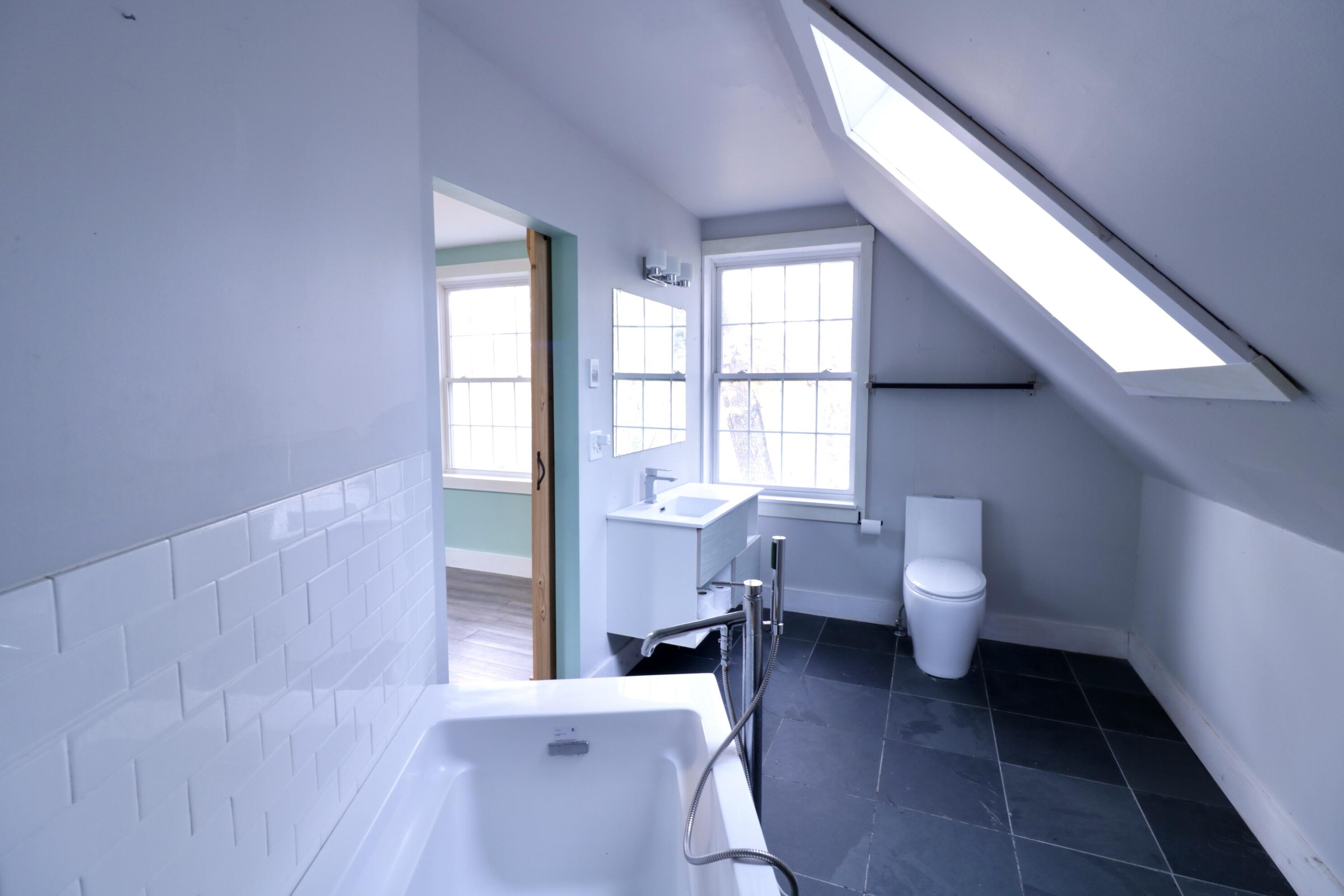 180 Ridge Road Newcastle, ME 04553 - Photo 31 of 51 Primary en suite bath