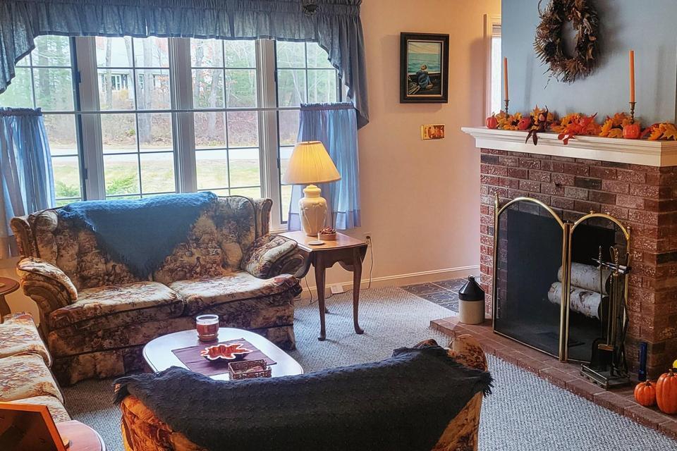 6 Laurel Circle, Unit 6 Kennebunk, ME 04043 - Photo 4 of 23 20251224174409647461000000-o