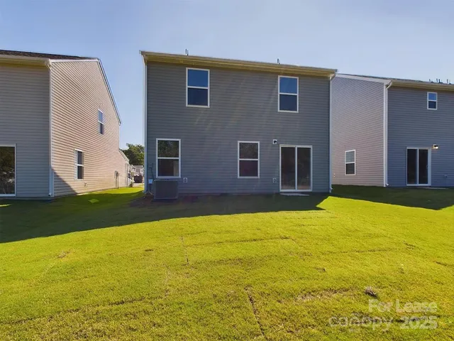 a view of an house with swimming pool