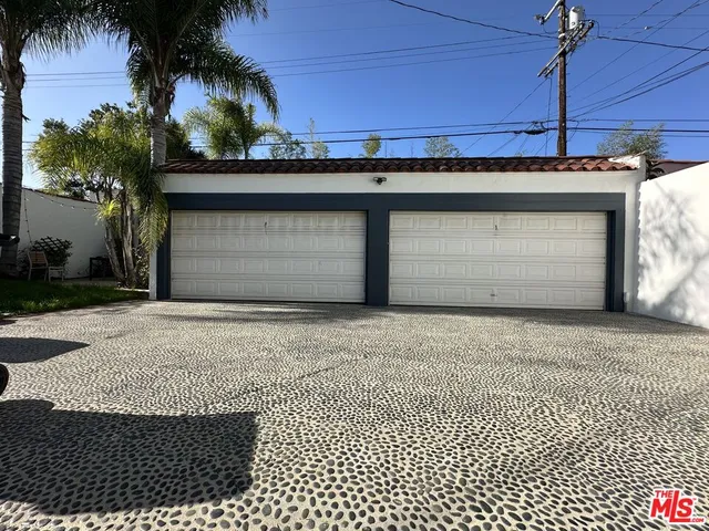 $5,950 | 147 North Orange Drive, Los Angeles, CA 90036