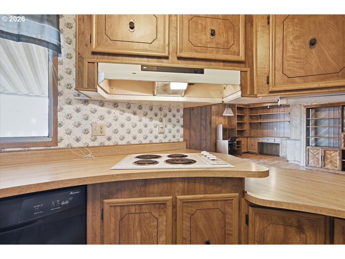 5422 Portland Road Northeast, Unit 104 Salem, OR 97305 - Photo 9 of 40 Kitchen