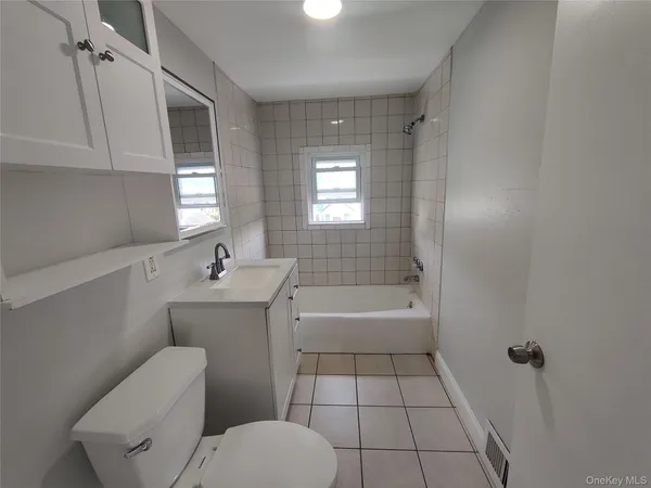 $1,775 | 29 Harrison Street, Unit 2, Poughkeepsie, NY 12601