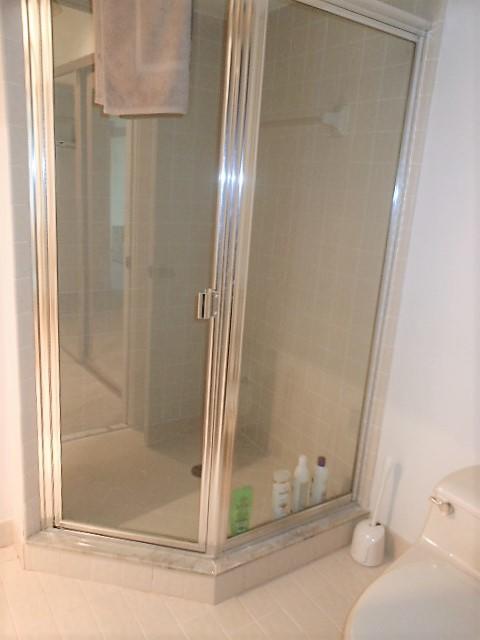 19949 Trevi Way, Unit F4L Boca Raton, FL 33434 - Photo 24 of 69 Guest Bath