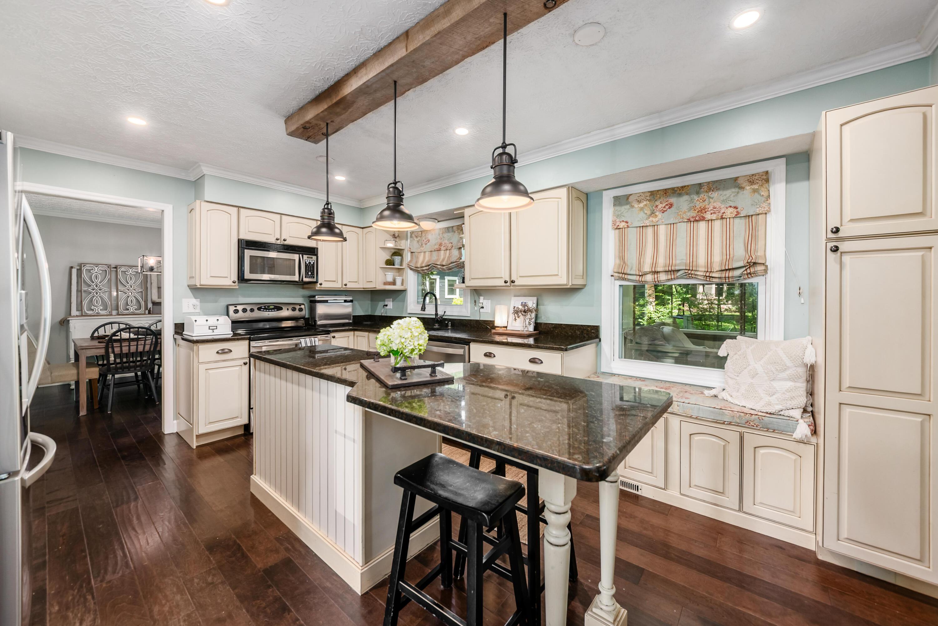 702 Autumn Branch Road Westerville, OH 43081 - Photo 12 of 42 Kitchen