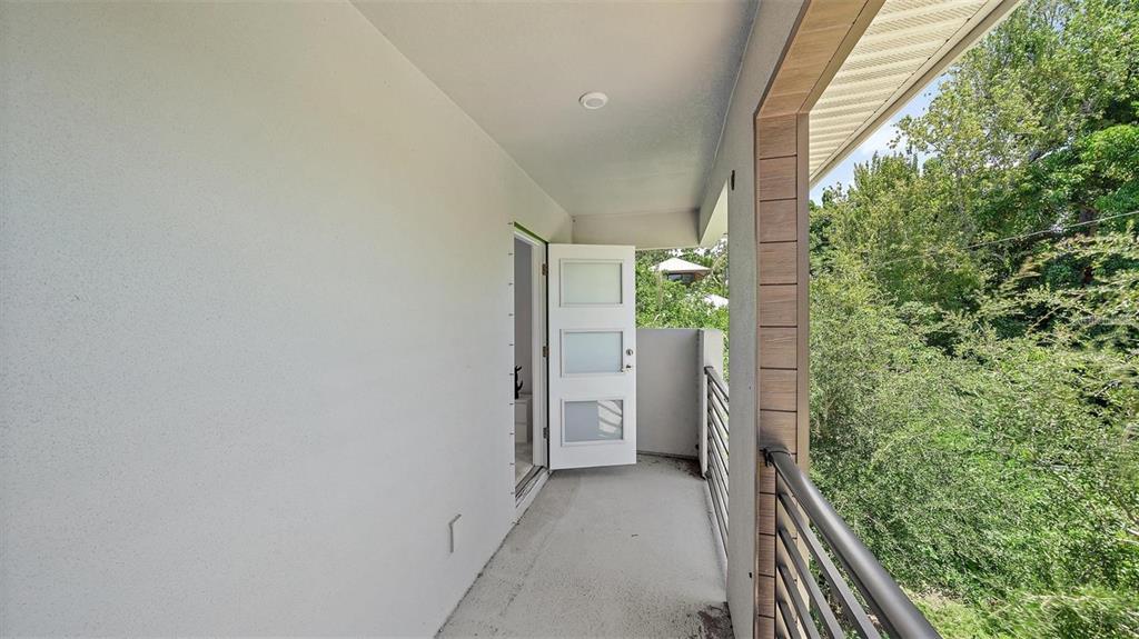 2587 Temple Street Sarasota, FL 34239 - Photo 22 of 25
