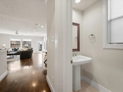 $785,000 | 540 West 24th Street, Unit B, Houston, TX 77008