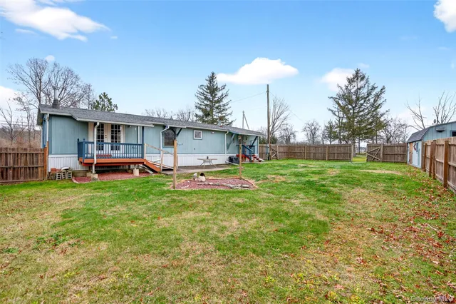 a front view of house with yard and entertaining space