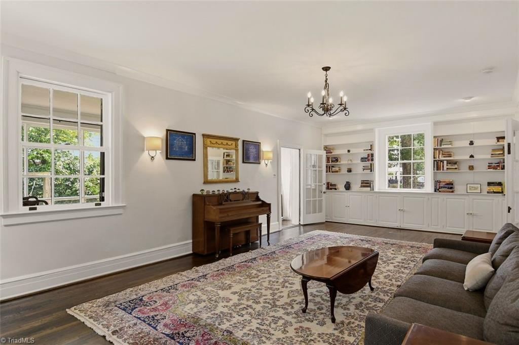 419 Stratford Road Northwest Winston-Salem, NC 27104 - Photo 6 of 37
