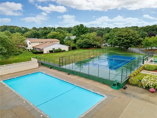 $384,900 | 543 Quisset Court, Warwick, RI 02886