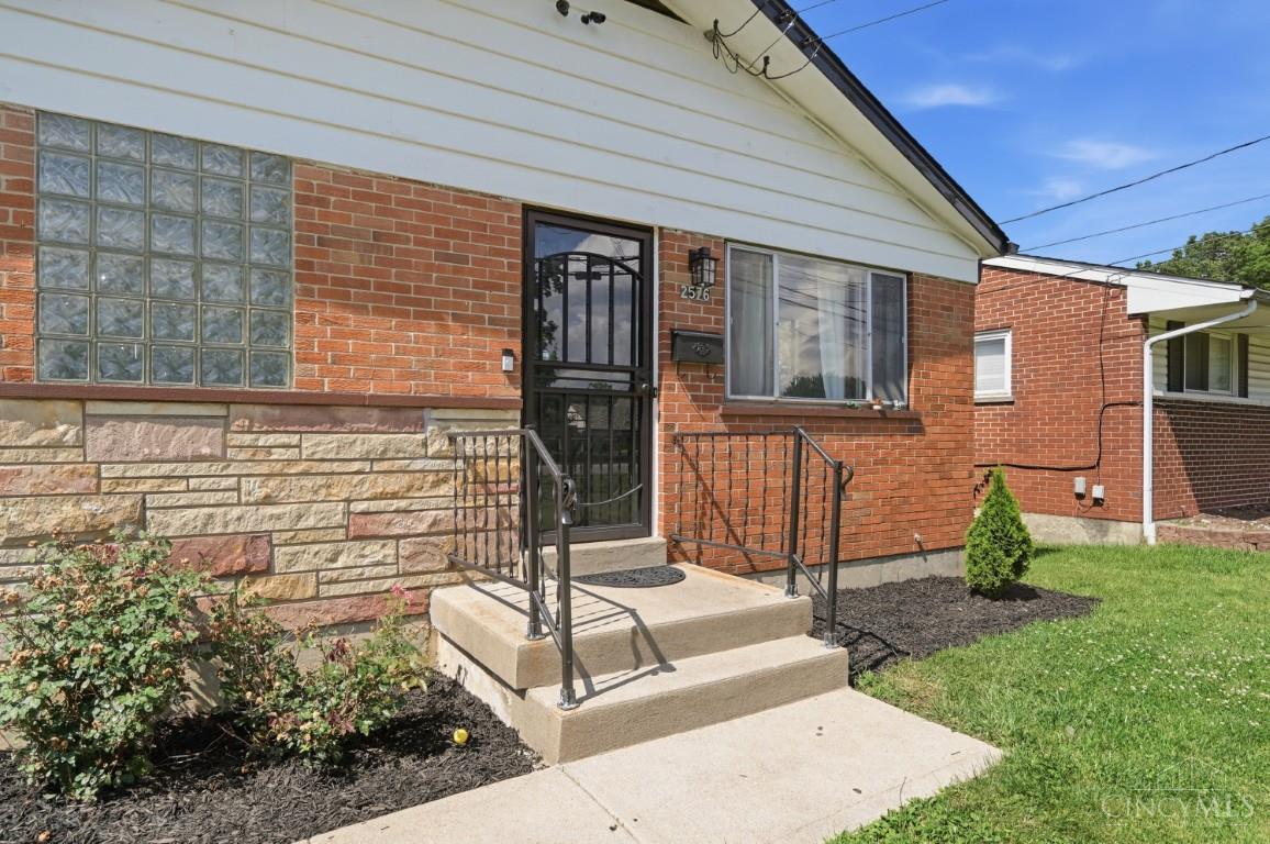 2576 Banning Road Cincinnati, OH 45239 - Photo 5 of 71