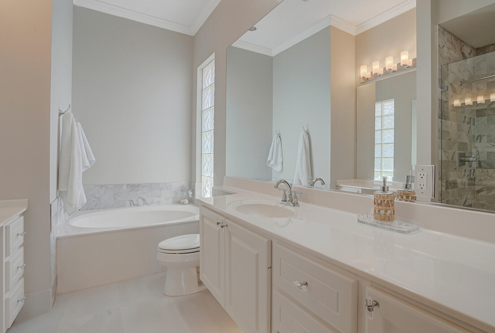 8395 Yorke Road Wellington, FL 33414 - Photo 14 of 48 46_Image_34_mls