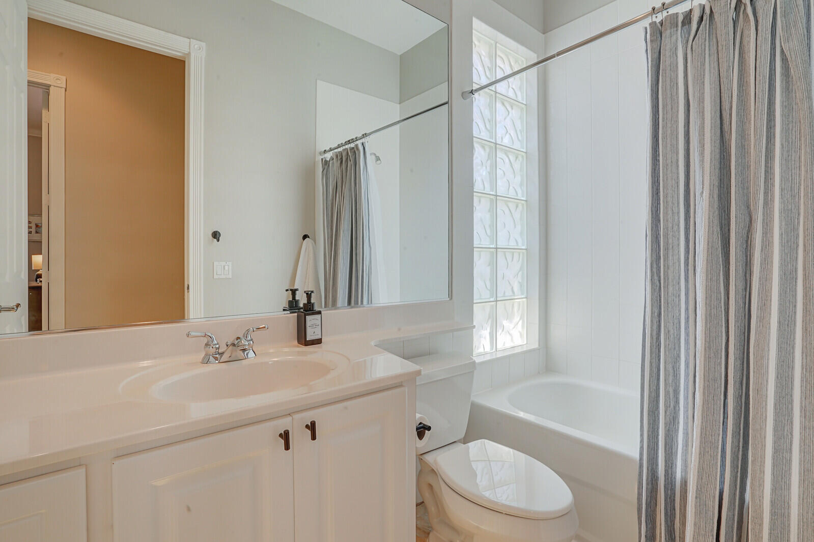 8395 Yorke Road Wellington, FL 33414 - Photo 28 of 48 42_Image_30_mls
