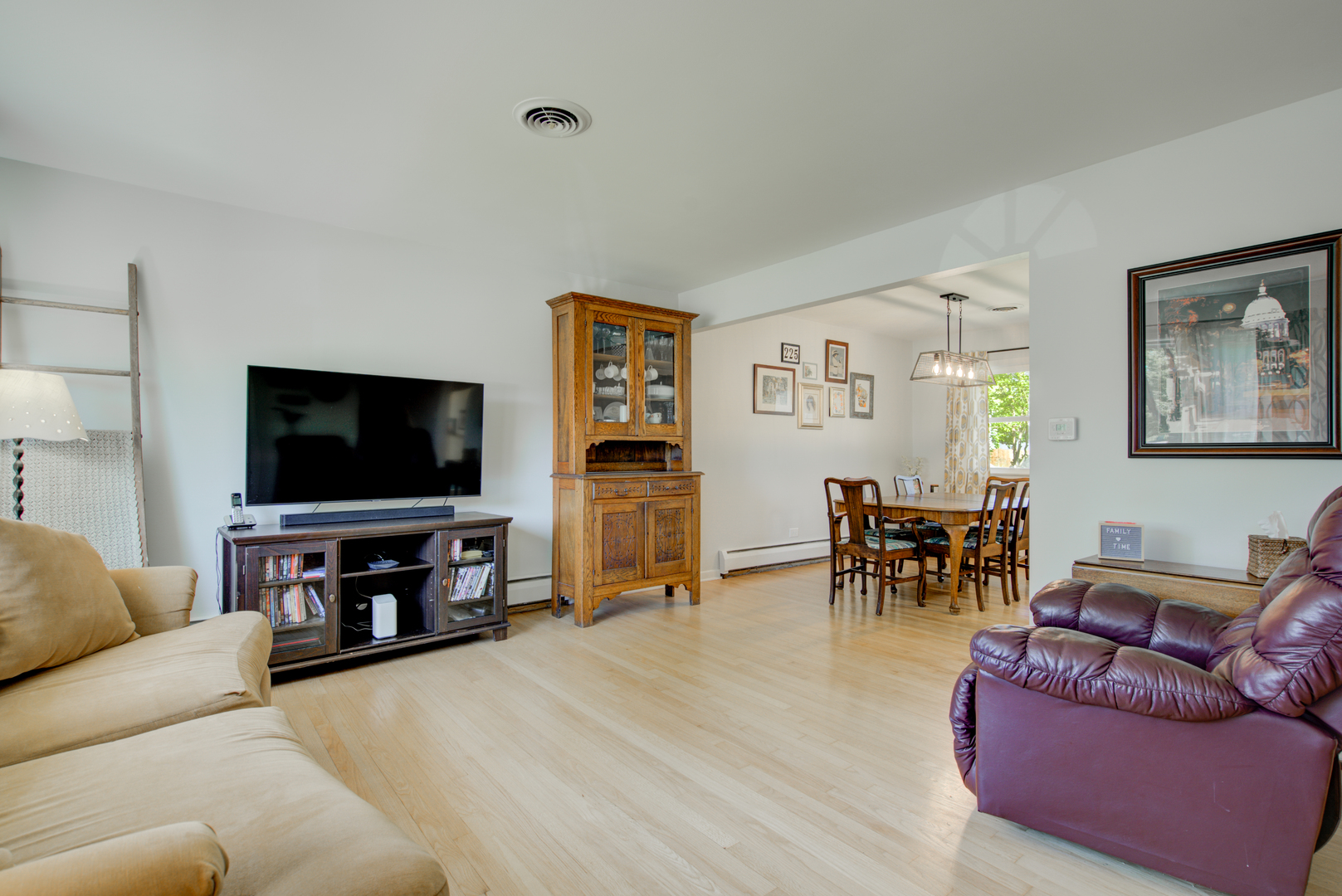 272 Scott Street Wheeling, IL 60090 - Photo 3 of 28 a living room with furniture and a flat screen tv