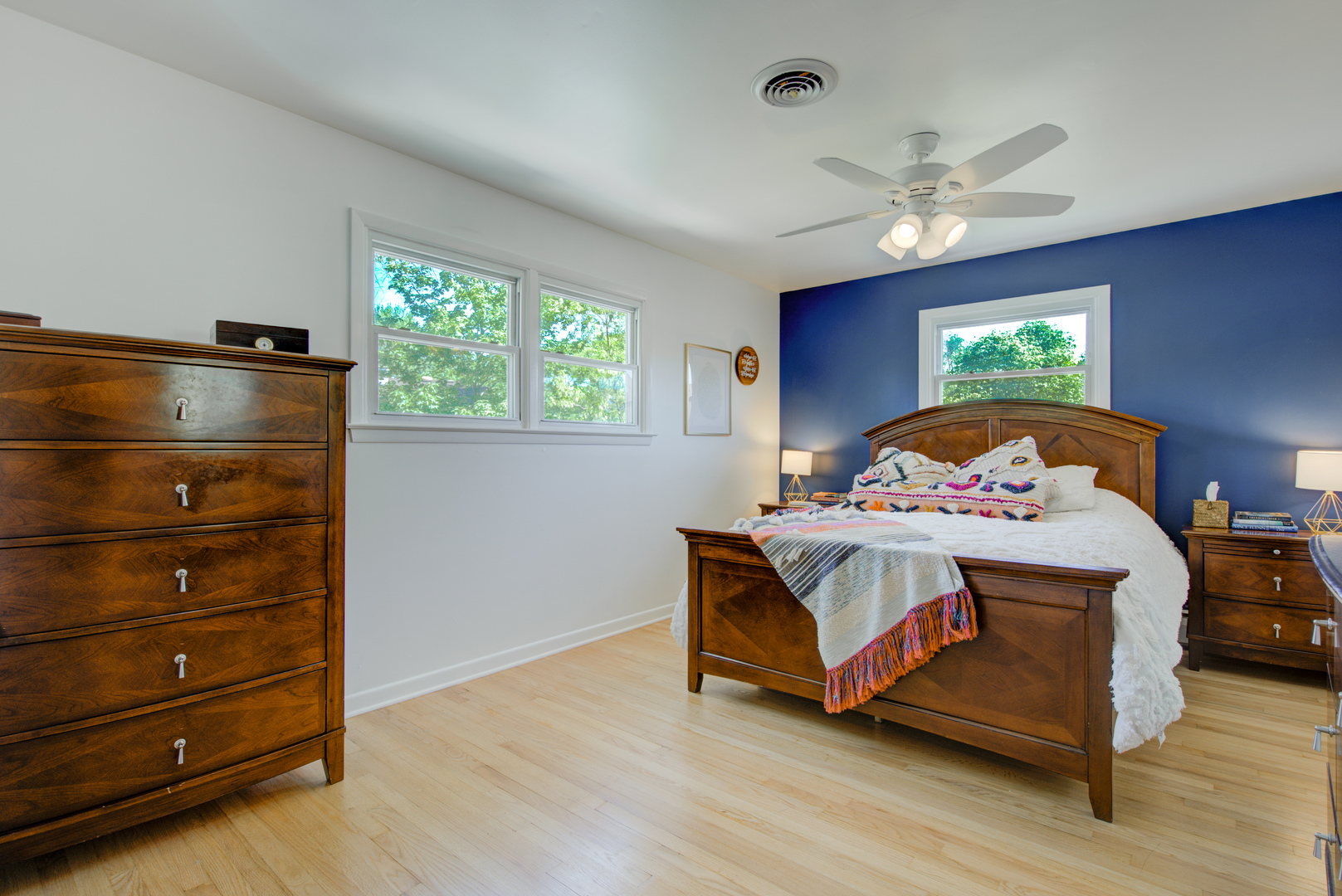 272 Scott Street Wheeling, IL 60090 - Photo 10 of 28 a bedroom with a bed and a mirror