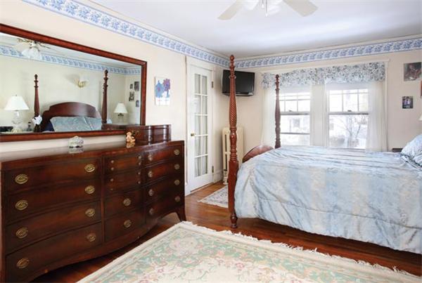 17 Gleason Street Watertown, MA 02472 - Photo 7 of 9 Gallery Image 7