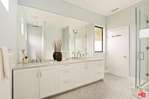 $2,950,000 | 1023 Superba Avenue, Venice, CA 90291