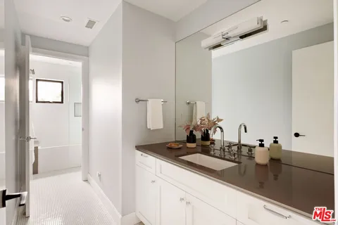 $2,950,000 | 1023 Superba Avenue, Venice, CA 90291