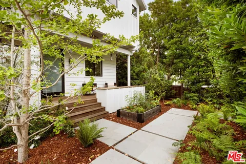 $2,950,000 | 1023 Superba Avenue, Venice, CA 90291