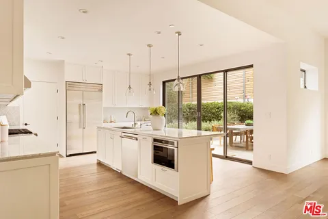 $2,950,000 | 1023 Superba Avenue, Venice, CA 90291