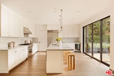 $2,950,000 | 1023 Superba Avenue, Venice, CA 90291