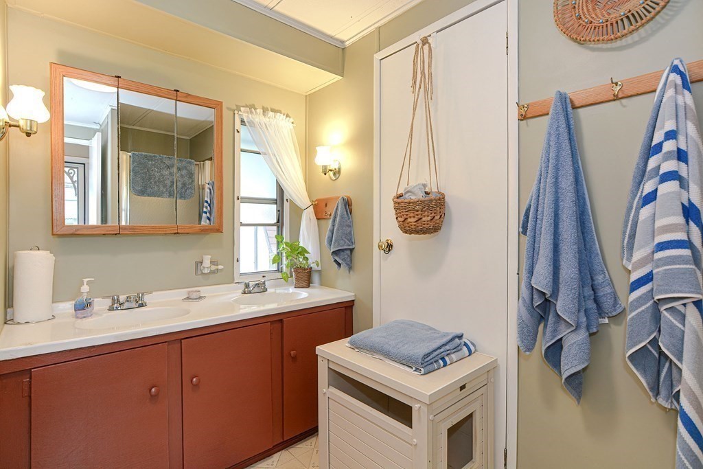 49 Holly Road Taunton, MA 02780 - Photo 29 of 41 Gallery Image 29